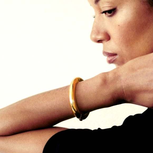 Monica Vinader Kate Young Bangle 14k Gold-plated New - Picture 2 of 5